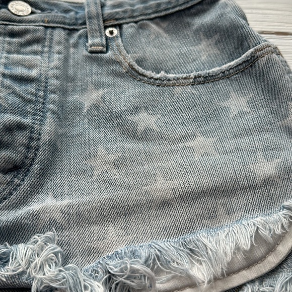 Abercrombie& Fitch Festival High Rise Cut Off Denim Short size 2 - Picture 5 of 6